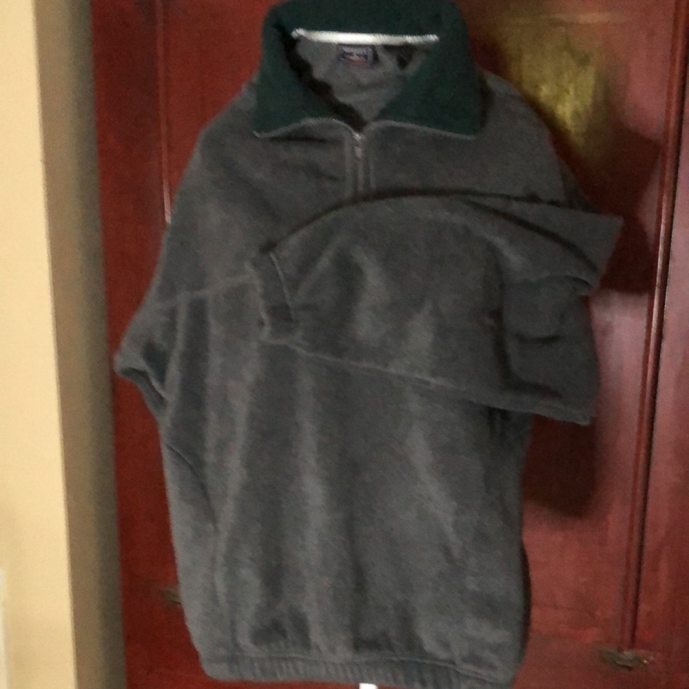 Men’s (XL) Grey Fleece with green collar NWOT - Picture 2 of 4